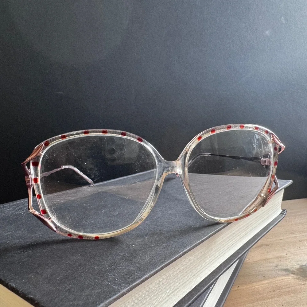 Granny style frames large round plastic 80s teacher style movie prop retro